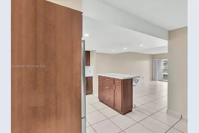 210 NW 87th Ave #L206, Miami, FL 33172 - Photo 9