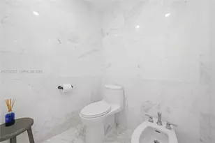 715 Bayshore Dr, Fort Lauderdale, FL 33304 - Photo 17