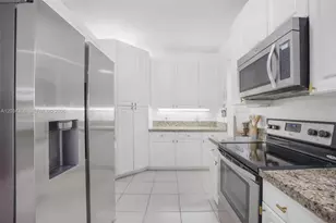 10720 NW 66th St, Doral, FL 33178 - Photo 9