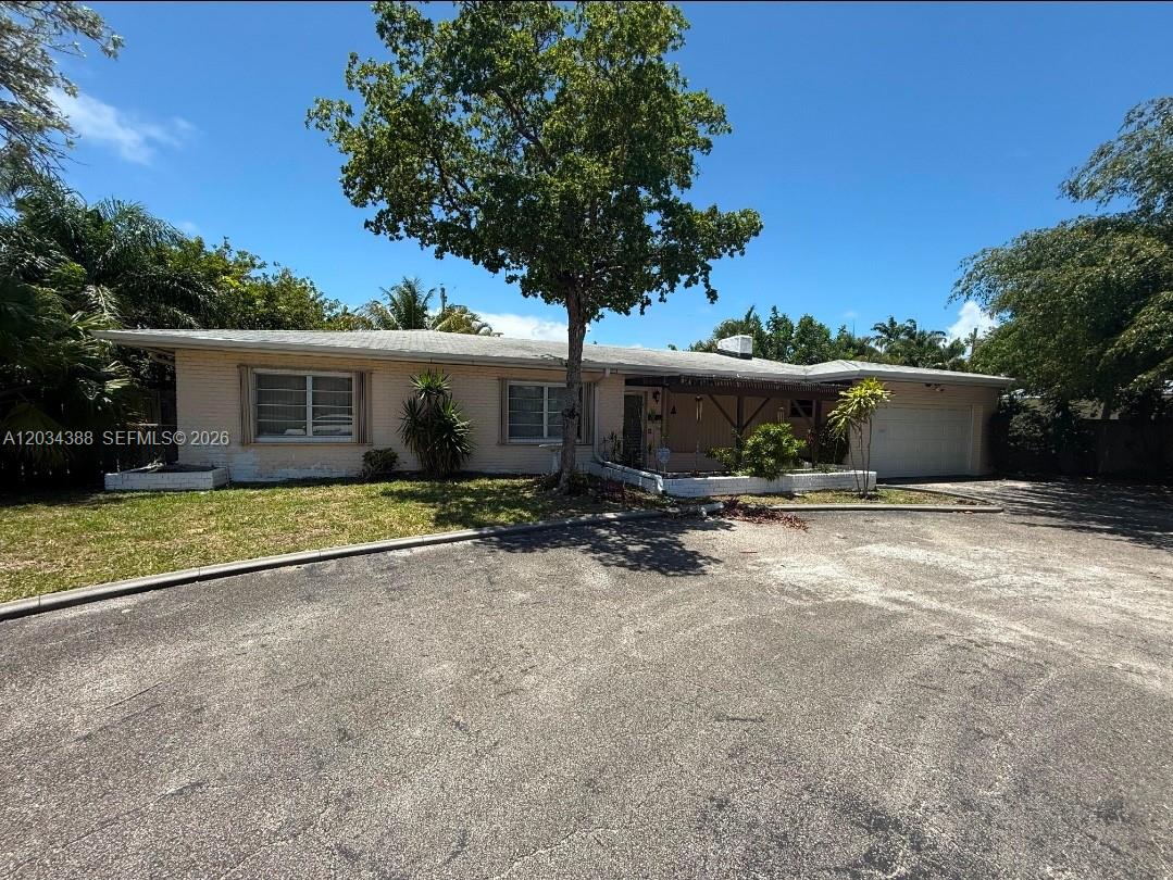 2441 Bayview Dr