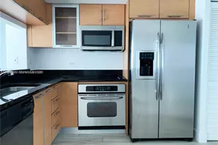 31 SE 5th St, Miami, FL 33131 - Photo 3
