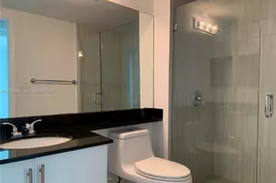 31 SE 5th St, Miami, FL 33131 - Photo 13