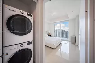 300 S Biscayne Blvd, Miami, FL 33131 - Photo 13