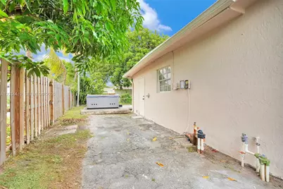 4431 NW 36th Ct, Lauderdale Lakes, FL 33319 - Photo 39