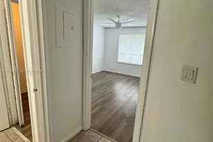 911 Coral Club Dr, Coral Springs, FL 33071 - Photo 7