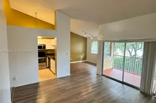 911 Coral Club Dr, Coral Springs, FL 33071 - Photo 25