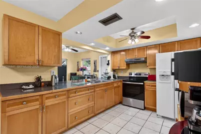 4271 NW 49th Ter, Lauderdale Lakes, FL 33319 - Photo 11