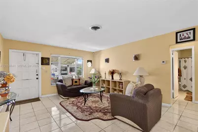 4271 NW 49th Ter, Lauderdale Lakes, FL 33319 - Photo 5