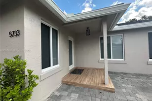 5733 NW 100th Ct, Doral, FL 33178 - Photo 9