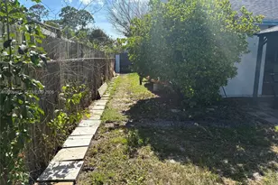 1513 SW Apricot Rd, Port Saint Lucie, FL 34953 - Photo 17