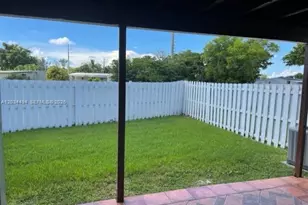 11160 SW 11th Pl, Davie, FL 33324 - Photo 9