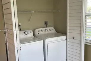 11160 SW 11th Pl, Davie, FL 33324 - Photo 19