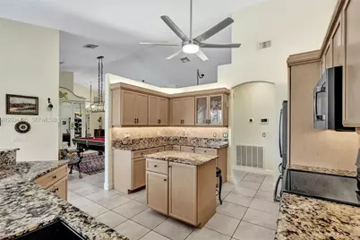 470 NE Cornwall, Port Saint Lucie, FL 34983 - Photo 9