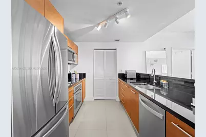 253 NE 2nd St #1801, Miami, FL 33132 - Photo 5
