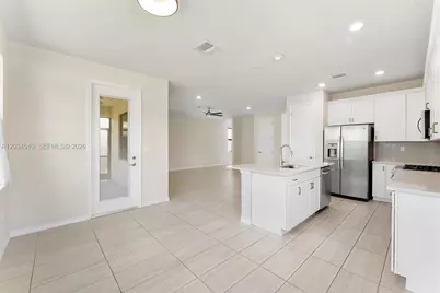 2485 Primrose Pl, Oakland Park, FL 33309 - Photo 9