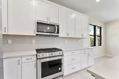2485 Primrose Pl, Oakland Park, FL 33309 - Photo 13