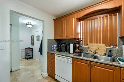 9371 Fontainebleau Blvd #I204, Miami, FL 33172 - Photo 11