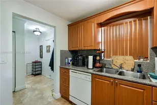 9371 Fontainebleau Blvd, Miami, FL 33172 - Photo 11