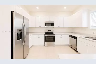 2434 NE 1st St #2434, Homestead, FL 33033 - Photo 3