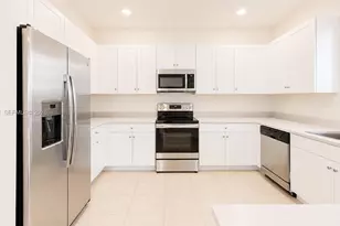 2434 NE 1st St, Homestead, FL 33033 - Photo 3