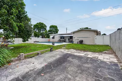 1901 N 56th Ave, Hollywood, FL 33021 - Photo 25