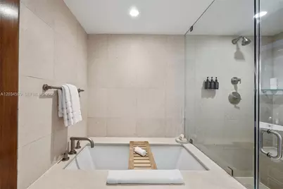 6801 Collins Ave #1010, Miami Beach, FL 33141 - Photo 7