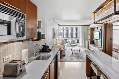 6801 Collins Ave #1010, Miami Beach, FL 33141 - Photo 5