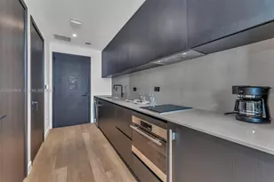 20 NE 11th St, Miami, FL 33132 - Photo 7