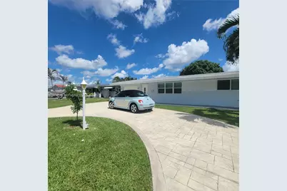 1211 NW 87th Way, Pembroke Pines, FL 33024 - Photo 3