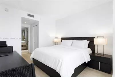 55 SW 9th St #1105, Miami, FL 33130 - Photo 5