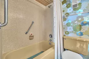 250 Jacaranda Dr, Plantation, FL 33324 - Photo 19