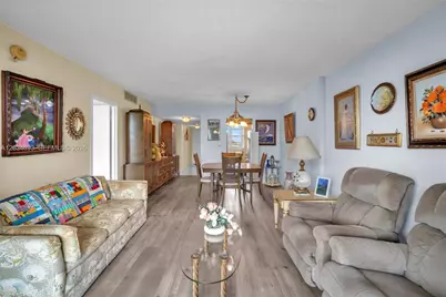 250 Jacaranda Dr #704, Plantation, FL 33324 - Photo 13