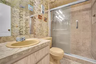 250 Jacaranda Dr, Plantation, FL 33324 - Photo 17