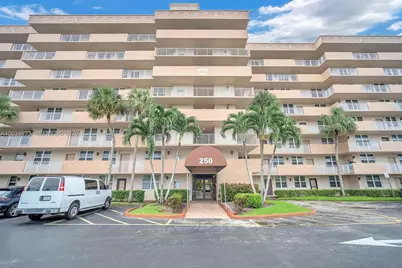 250 Jacaranda Dr #704, Plantation, FL 33324 - Photo 25