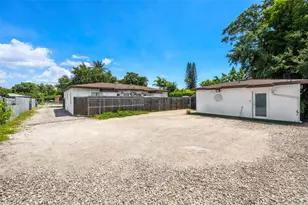 520 NW 104th St, Miami, FL 33150 - Photo 19