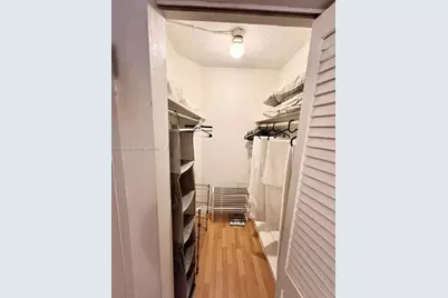 905 Brickell Bay Dr #1422, Miami, FL 33131 - Photo 23