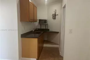 17811 SW 152nd Pl, Miami, FL 33187 - Photo 9