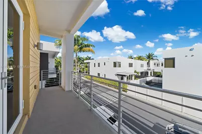 9830 NW 74th Ter, Doral, FL 33178 - Photo 17