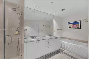 300 South Pointe Dr, Miami Beach, FL 33139 - Photo 19