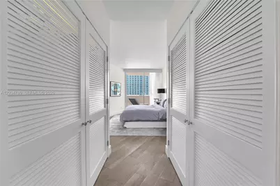 300 S Pointe Dr #809, Miami Beach, FL 33139 - Photo 17