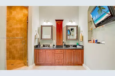 9810 NW 137th St, Hialeah Gardens, FL 33018 - Photo 73