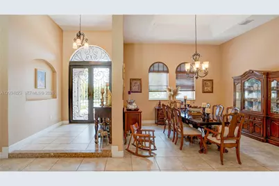 9810 NW 137th St, Hialeah Gardens, FL 33018 - Photo 51