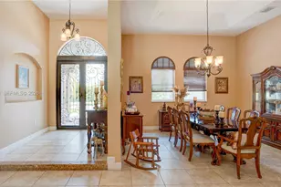 9810 NW 137th St, Hialeah Gardens, FL 33018 - Photo 51