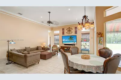9810 NW 137th St, Hialeah Gardens, FL 33018 - Photo 37