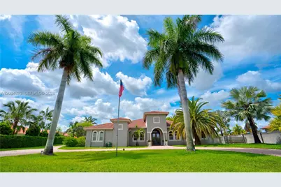 9810 NW 137th St, Hialeah Gardens, FL 33018 - Photo 5