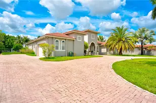 9810 NW 137th St, Hialeah Gardens, FL 33018 - Photo 3