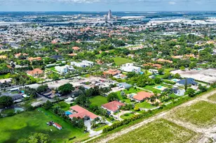 9810 NW 137th St, Hialeah Gardens, FL 33018 - Photo 91