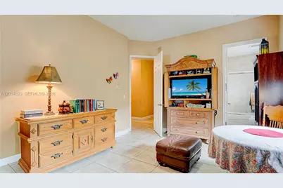 9810 NW 137th St, Hialeah Gardens, FL 33018 - Photo 27