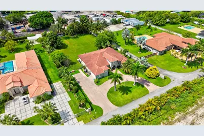 9810 NW 137th St, Hialeah Gardens, FL 33018 - Photo 109