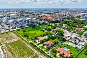 9810 NW 137th St, Hialeah Gardens, FL 33018 - Photo 85